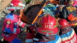 Alami Demensia, Lansia di Surabaya Pingsan di Genteng Rumah Warga