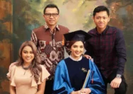 Ashanty Wisuda Bareng Anaknya, Menjadi Bukti Bahwa Belajar Tak Kenal Usia