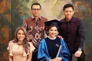Ashanty Wisuda Bareng Anaknya, Menjadi Bukti Bahwa Belajar Tak Kenal Usia