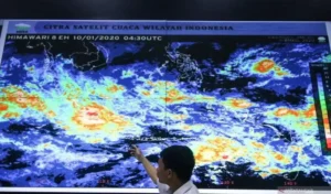 Cuaca Besok: Hujan Petir Mengancam di Beberapa Provinsi Indonesia!