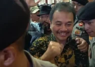 Roy Suryo Angkat Kaki dari RS, Teriak Allahu Akbar Saat Digiring Masuk Mobil Tahanan Pagi Ini