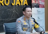Roy Suryo: Tampang Usai Ditangkap Polda Metro Jaya, Musuh Jokowi Tak Pakai Rompi Tahanan