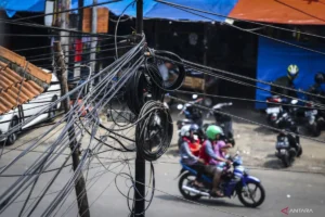 Tragedi di Kebayoran: Siswi SMA 6 Tewas Tersangkut Kabel, DPRD DKI Desak Penataan Kabel Udara Dipercepat