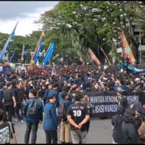 Demo Mahasiswa di Kota Malang, Massa Sempat Saling Dorong: Membaca Fenomena dan Mencari Solusi