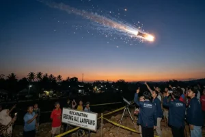 Fenomena Meteor Jatuh Mengguncang Langit Jawa: Apa yang Terjadi?