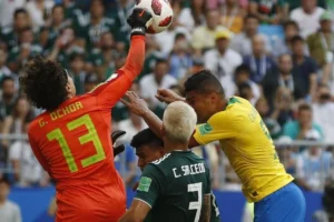 Guillermo Ochoa Mengucapkan Selamat Tinggal di Panggung Terakhirnya: Legenda Sepak Bola Meksiko Memukau Dunia