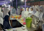 Kisah Haru Adi Remaja Ciamis: Bangun Jam 2 Pagi Antar Sembako Hingga Ambil Rapor Ditemani Damkar