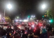 Massa Aksi di Grahadi Bubar Seusai Ruas Jalan Dibuka Kembali, Kericuhan Ricuh