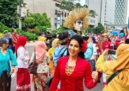 Parade Budaya Nusantara Menghiasi CFD Jakarta: Kebaya Nasional dan Jember Fashion Carnaval