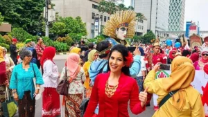 Parade Budaya Nusantara Menghiasi CFD Jakarta: Kebaya Nasional dan Jember Fashion Carnaval