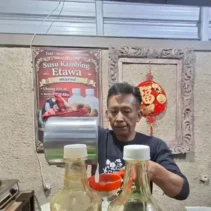 Relawan SPPG di Malang Cari Sampingan Jadi Pelayan Warung STMJ Saat Program MBG Berhenti Sementara