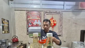 Relawan SPPG di Malang Cari Sampingan Jadi Pelayan Warung STMJ Saat Program MBG Berhenti Sementara