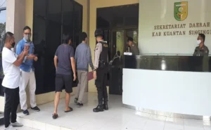 Tempat khusus Suhardiman Amby di Kuansing ini digeledah KPK, Bupati Nonaktif Kuansing Ditantang untuk Jujur