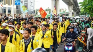 Aksi Demo Jakarta: Ketegangan Mahasiswa dan Polisi di Bundaran HI