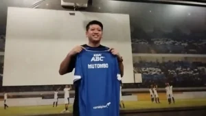 Cara Unik Persib Kenalkan Gabriel Mutombo Lewat Konvoi Sepeda, Jersey Argentina Sempat Muncul