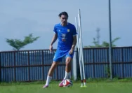 Dari Lapangan ke Ruang Ganti: Alasan Persib Datangkan Bek Prancis yang Kepincut Saat Jadi Lawan