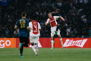Kemenangan Telak Ajax atas Vojvodina dalam Duel Panas Liga Eropa