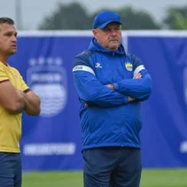 Persib Bandung ke Bali: Igor Tolic Siapkan Dua Ujian untuk Pangeran Biru