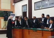 Polemik Sidang Dokter Tifa: Ketidakhadiran dan Prosedur Hukum yang Dipertanyakan