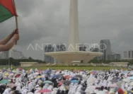 Ribuan Jemaah Putihkan Monas dalam Zikir dan Doa Kebangsaan HUT ke-81 RI