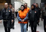 'Safe house' milik bupati Sukoharjo di Solo digeledah KPK, dua koper dibawa penyidik