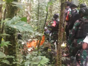 TNI Evakuasi 1 Korban Penembakan OPM di Yahukimo, Situasi Memanas di Medan Terjal