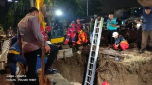 Tragedi di Jakarta: Bocah Tewas Terperosok di Lubang Proyek dan Kecelakaan Tragis