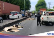 Truk Trailer di Pasuruan Tabrak Pemotor Saat Lampu Merah: 3 Orang Tewas dalam Kecelakaan Maut