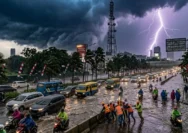 Waspada Cuaca Ekstrem! Hujan Lebat dan Petir Mengancam Sejumlah Kota di Indonesia